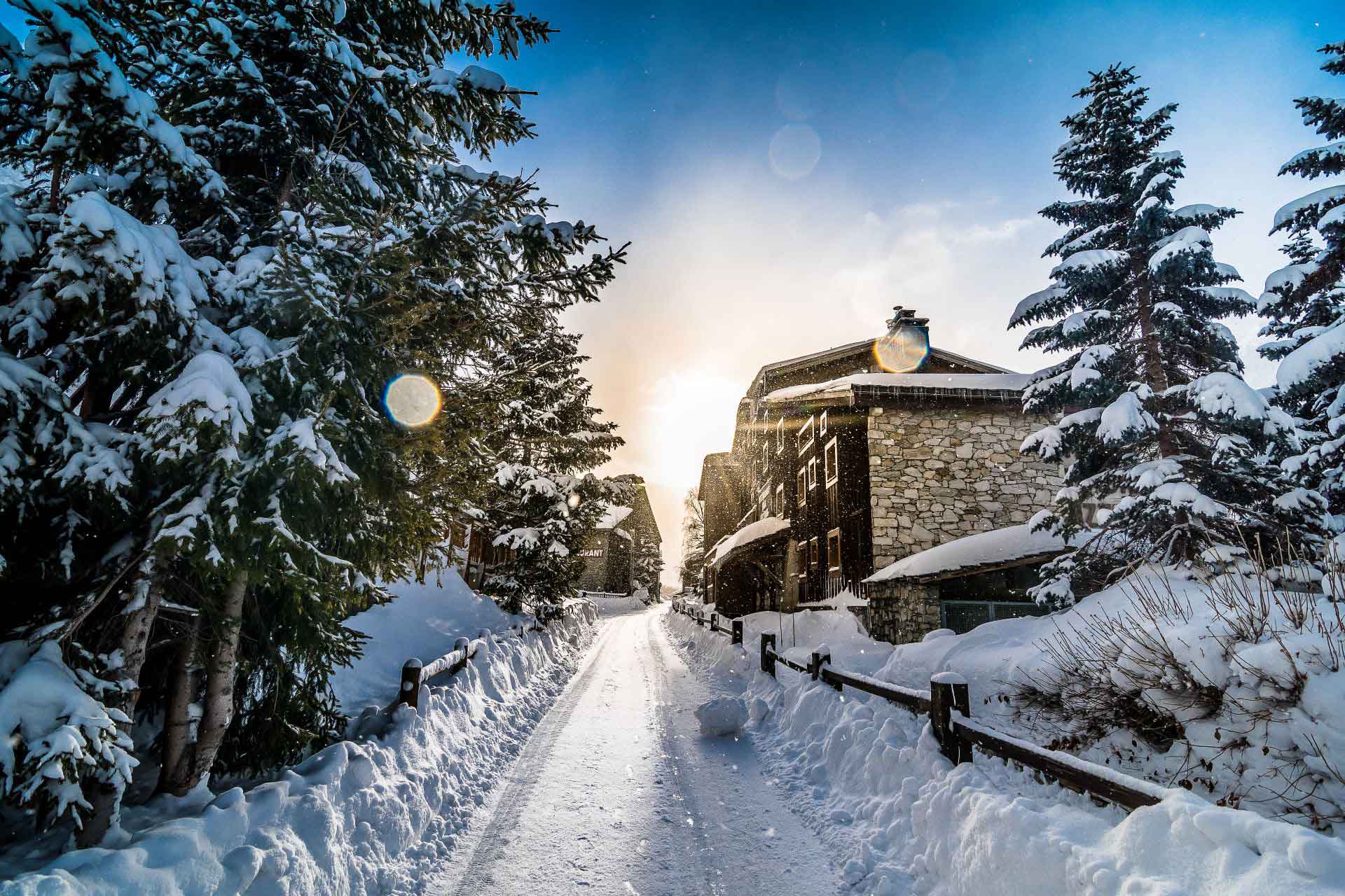 https://ski-i.com/Val d'Isère by andyparant.com